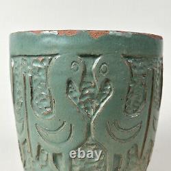 Vase en céramique émaillée turquoise sculpté à la main dans un style populaire vintage avec des oiseaux (vers 1960)