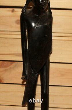 Vieille Statuette De Guerrier En Bois Sculptée À La Main Africaine