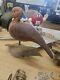 Vieux Oiseau Sculpté En Bois Sur Bois Flotté De La Côte Du Maine