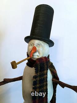 Vieux Snowman D'art Populaire Primitif Avec Écharpe. Main Sculptée. Perspectives En Matière De Caisses