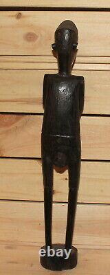 Vintage African Sculpture À La Main Homme En Bois Jouer Sur Tambour Figurine