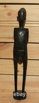 Vintage African Sculpture À La Main Homme En Bois Jouer Sur Tambour Figurine
