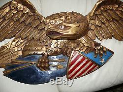 Vintage American Folk Art Eagle Avec Bouclier, Fabriqué Par Carving Artistique Co. Boston