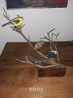 Vintage Folk Art À La Main Sculptée Et Peinte 4 Oiseaux Sur Une Branche