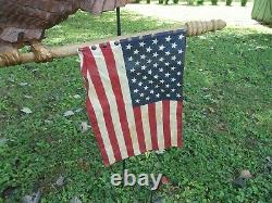 Vintage Signé Art Populaire Patriotique American Eagle Main Sculptée Avec Drapeau