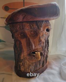 Visage en bois sculpté d'un vieil homme esprit du tronc d'arbre art populaire mural signé Hagans 2007