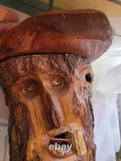 Visage en bois sculpté d'un vieil homme esprit du tronc d'arbre art populaire mural signé Hagans 2007