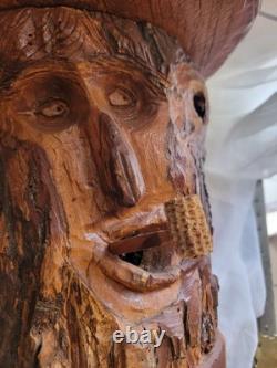 Visage en bois sculpté d'un vieil homme esprit du tronc d'arbre art populaire mural signé Hagans 2007