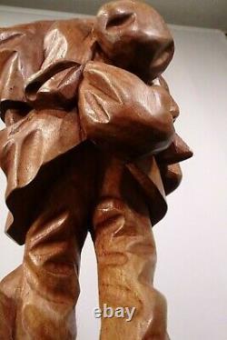 Vtg Sculpture D'art Populaire En Bois Sculptée À La Main Européenne Voyageant Sans Maison Homme Avec Chien