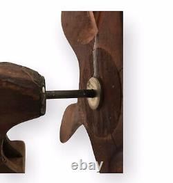Whirligig mécanique en bois sculpté d'art populaire ancien
