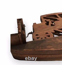 Whirligig mécanique en bois sculpté d'art populaire ancien